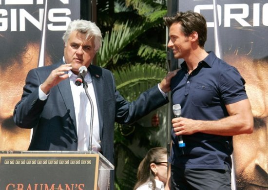 Хью Джекмен оставляет отпечатки ладоней