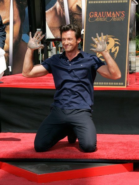 Хью Джекмен оставляет отпечатки ладоней