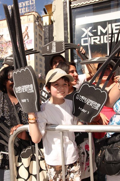 Хью Джекмен оставляет отпечатки ладоней