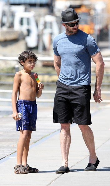 Хью Джекмен с детьми