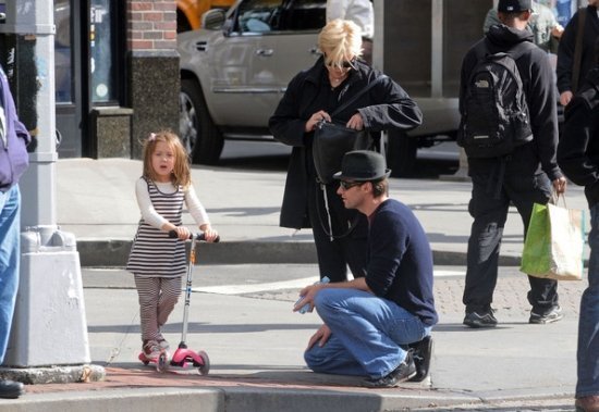 Хью Джекмен с семьей