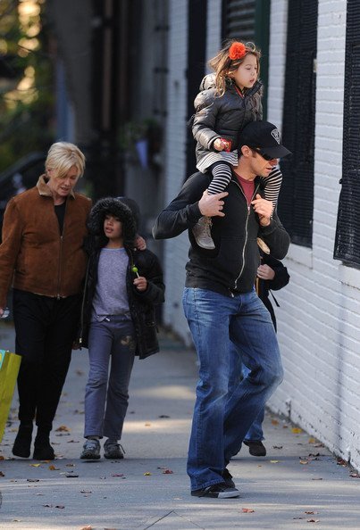 Хью Джекмен с семьей