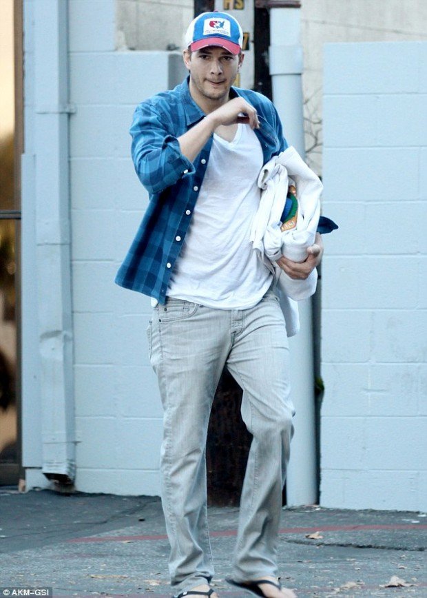 article-2540983-1AB964AE00000578-76_634x888