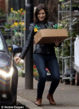 article-0-1D12710C00000578-49_306x423