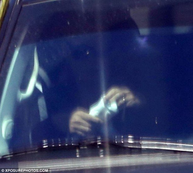 article-2599982-1CF0BA5500000578-696_634x571