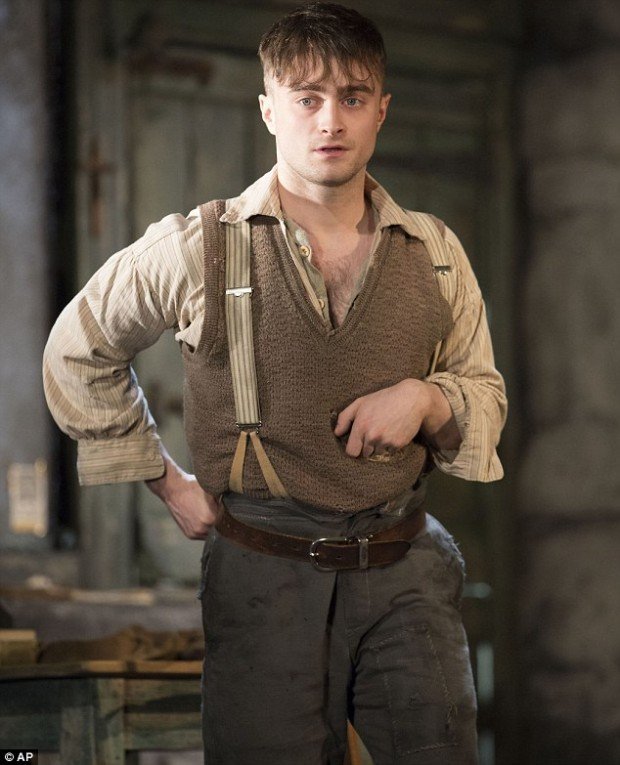 article-2609235-1D2F086C00000578-477_634x783