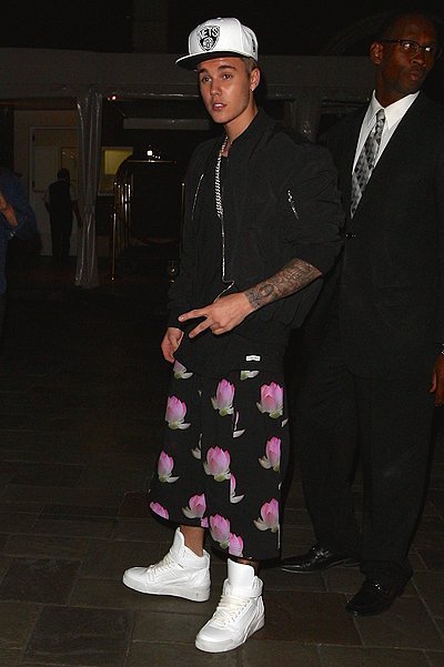Justin Bieber Arrives At The Four Seasons Beverly Hills