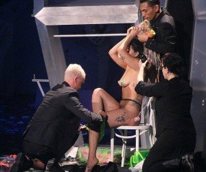 article-2620686-1D96810200000578-148_634x546