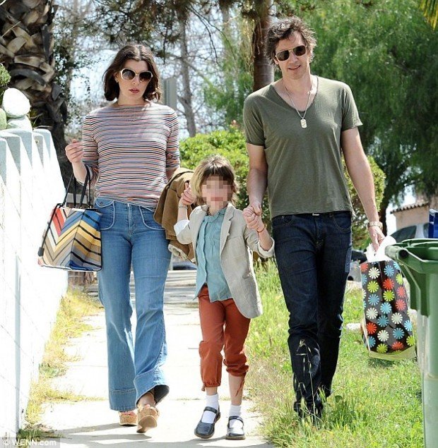 article-2728265-209F2F0900000578-390_634x650