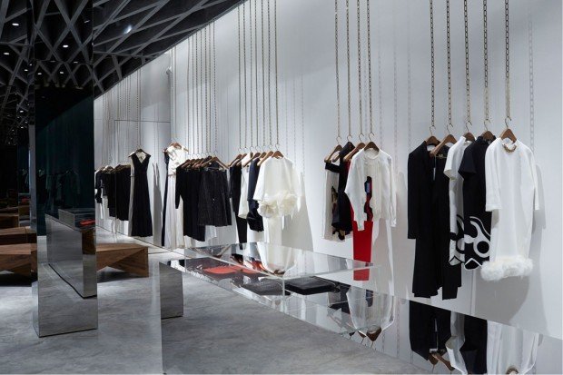 Victoria-Beckham_glamour_25sep14_-1_1080x720