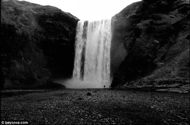 2441D80300000578-2886514-image-m-87_1419450735317