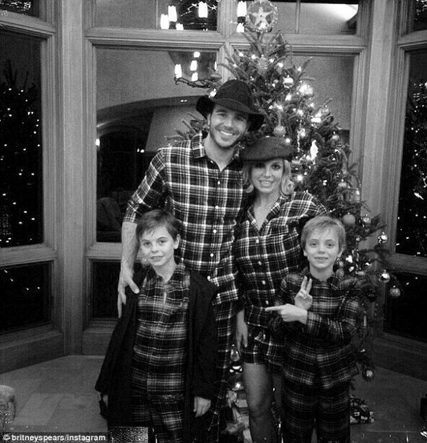 24430FF100000578-0-image-m-21_1419527850904