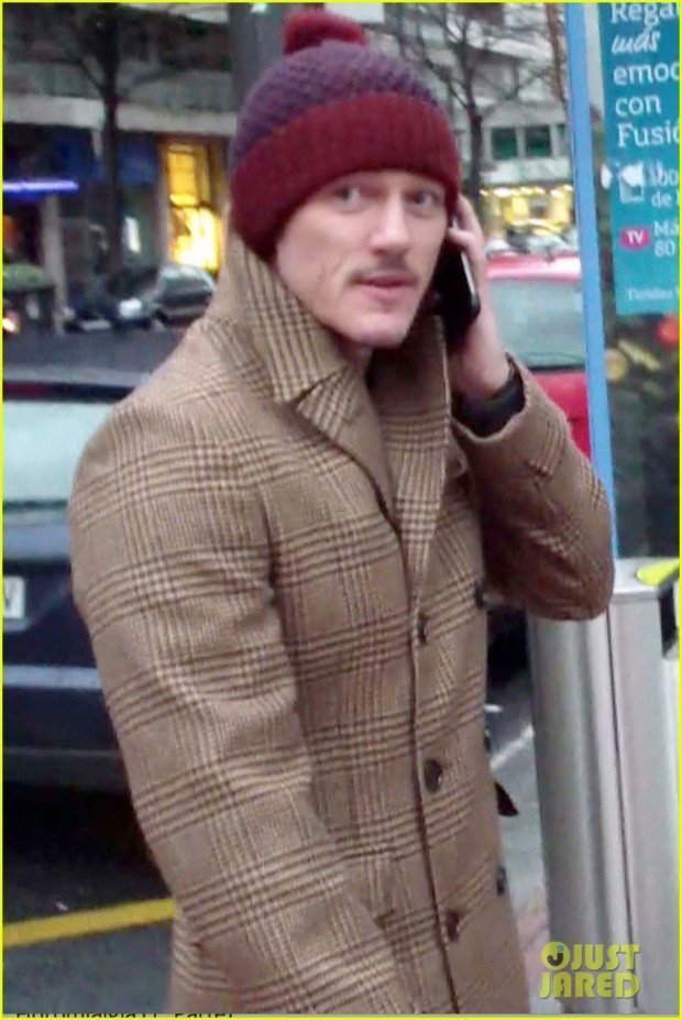 luke-evans-jon-kortajarena-spend-holidays-in-spain-05