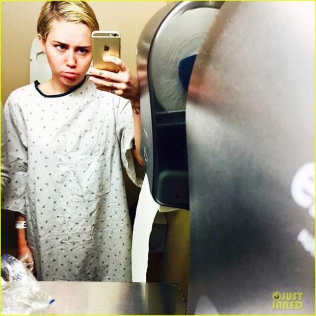 miley-cyrus-hospitalized-for-wrist-injury-03