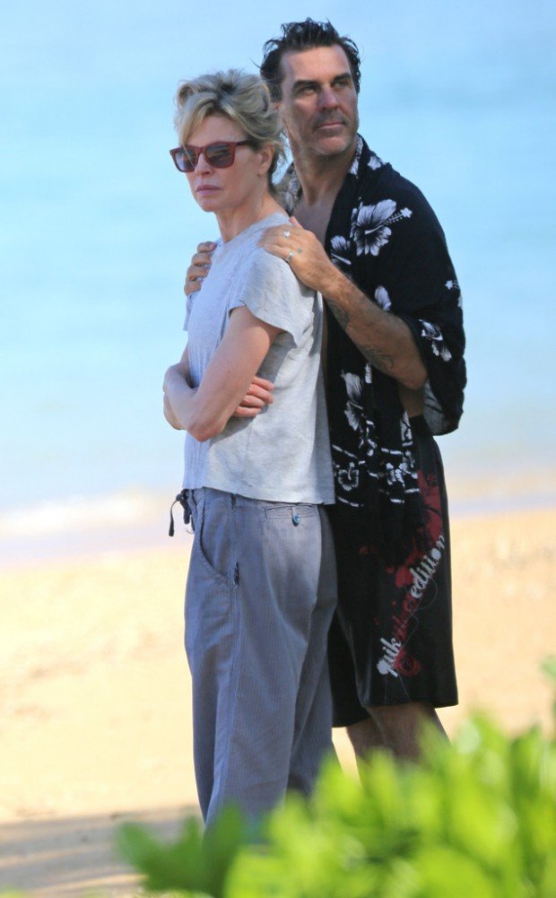 rs_634x1024-141213134140-634.Kim-Basinger-Hawaii-Romance.jl.121314