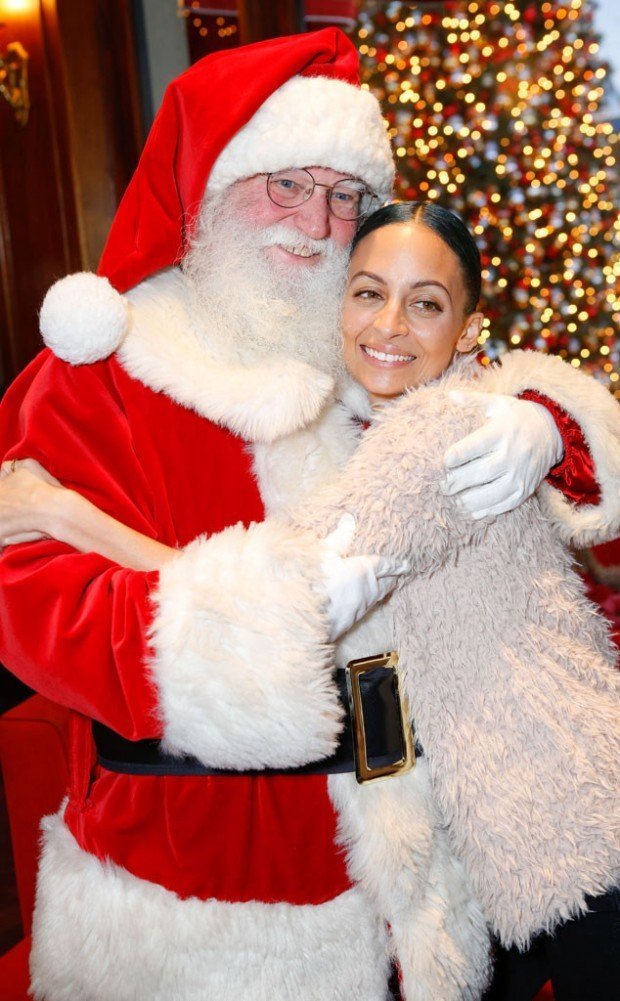 rs_634x1024-141218093014-634.Nicole-Richie-Santa-JR-121814