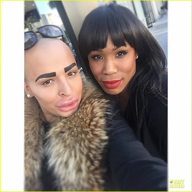 this-man-paid-to-look-like-kim-kardashian-23