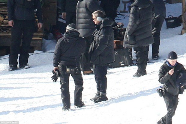 24B8E75A00000578-2911841-Waiting_for_his_cue_The_46_year_old_stood_with_his_hands_in_his_-a-8_1421351736970