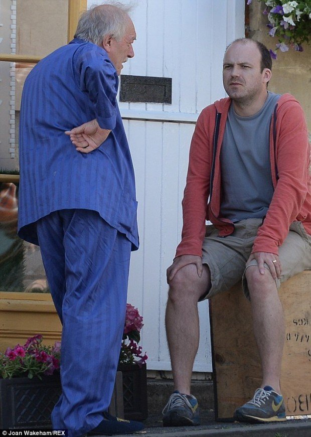 article-2715219-203BD54000000578-277_634x891