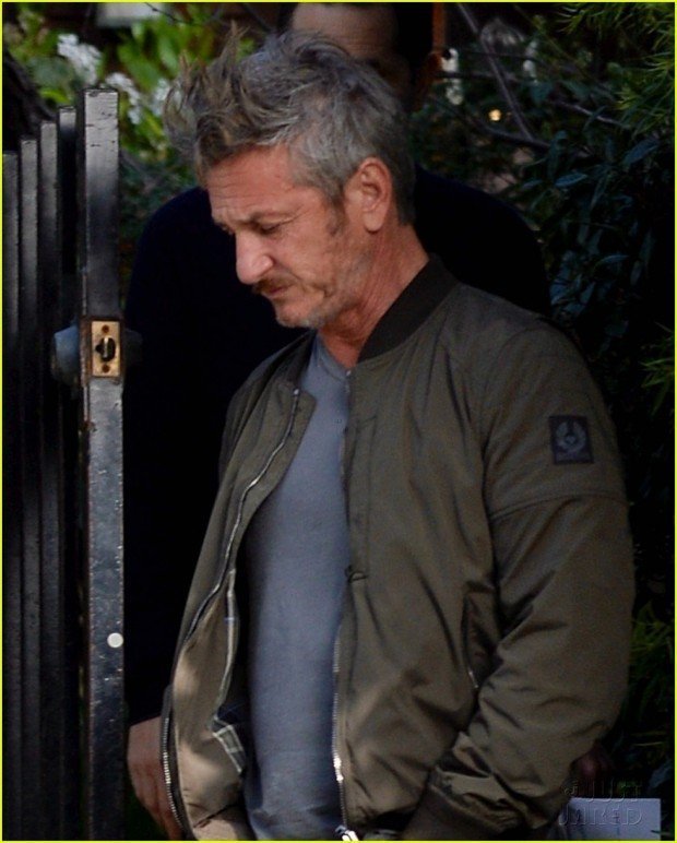 charlize-theron-sean-penn-go-house-hunting-together-05