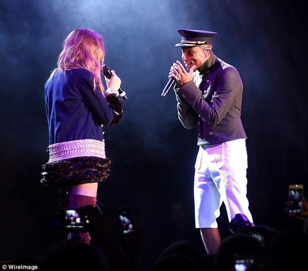 272F490B00000578-0-image-m-118_1427868325783