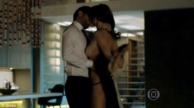 29C027FE00000578-0-image-a-10_1434653368109