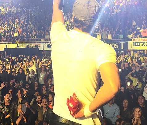 Enrique-Iglesias-finger-cut-drone_b