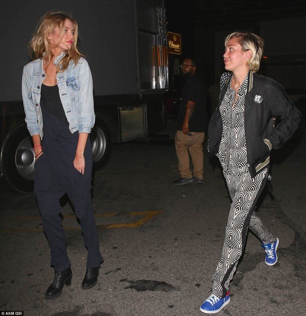 2A2742FD00000578-3146337-image-m-91_1435794783624