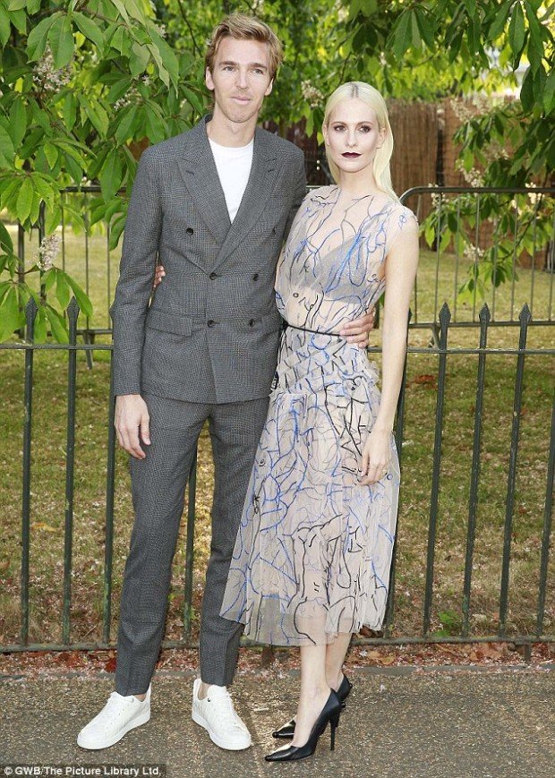 2A2E47E700000578-3147663-image-m-100_1435866197379