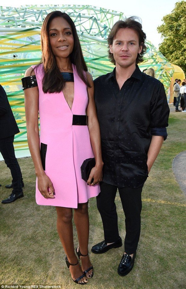 2A2E5CA500000578-3147663-image-m-21_1435906239860