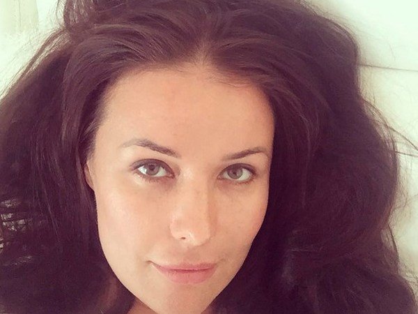 8412-Oksana-Fyodorova-udivila-poklonnikov-selfi-bez-makiyazha