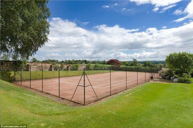 2B3DD83F00000578-3192084-image-a-54_1439198868392