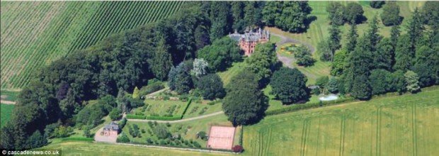 2B3DD8B700000578-3192084-image-a-47_1439198846817