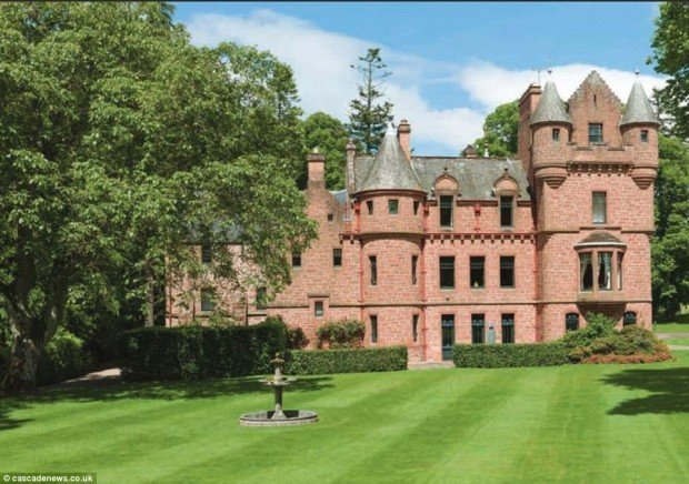 2B3DD8EE00000578-3192084-image-a-23_1439198759512