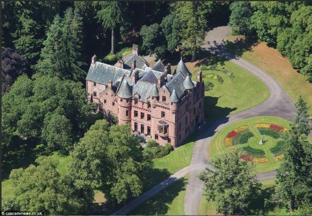 2B3DD8F500000578-3192084-image-a-21_1439198754023