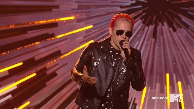 Jared-Leto-Debuts-Pink-Hair-at-MTV-VMAs-PHOTO