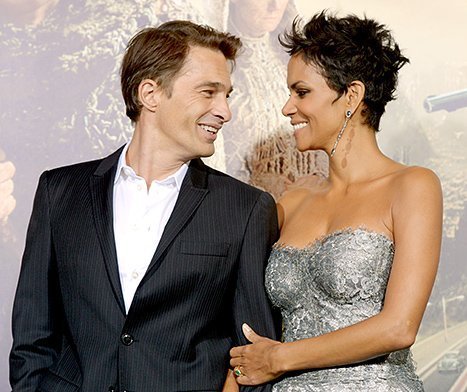 Halle-Oliver-gaze-102715