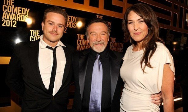 article-2722570-2075713E00000578-656_634x427