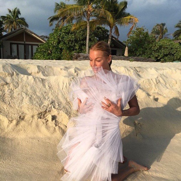 Анастасия Волочкова выставила фото в стиле ню