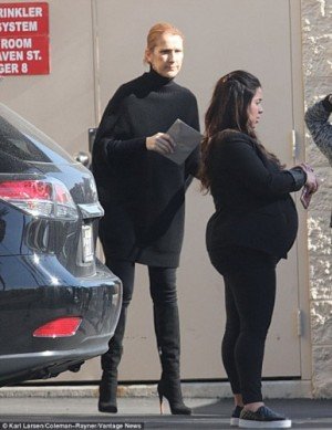 Бледная Селин Дион впервые появилась на публике после смерти мужа