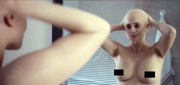 Пенелопа Крус побрилась налысо