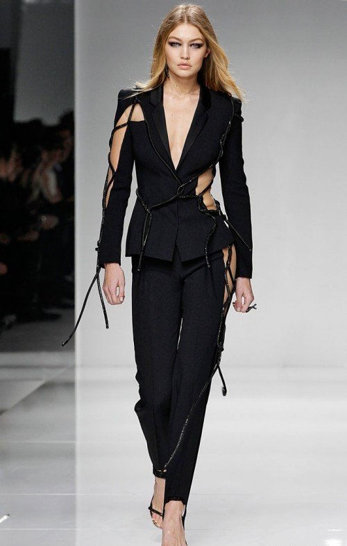 Хадид учится ходить