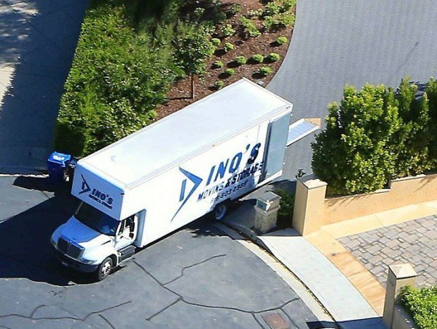 0329-kim-kanye-moving-truck-x17-4