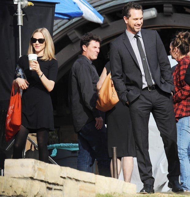 amanda-seyfried-thomas-sadoski-inline-e930d19b-be69-433c-88f7-e15faa6d928d