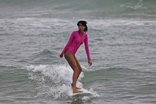 EXCLUSIVE: Willow Smith hangs ten in Hawaii