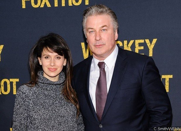 http://www.starslife.ru/wp-content/uploads/2016/05/alec-baldwin-flips-out-at-paparazzo-for-following-his-wife-hilaria-620x449.jpg