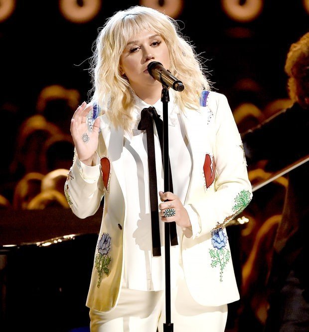 kesha-zoom-c682b78a-b8e5-4ede-9091-eb92cacde9c1