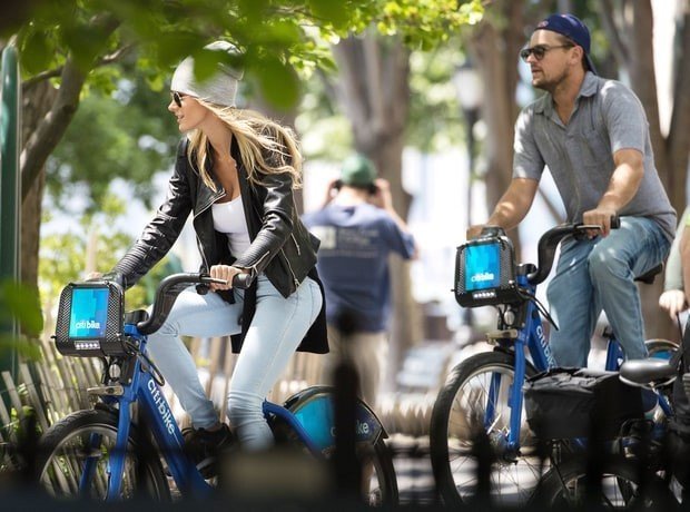 leonardo-dicaprio-mystery-woman-2-155e7db4-488c-43fe-af02-d6520981f096