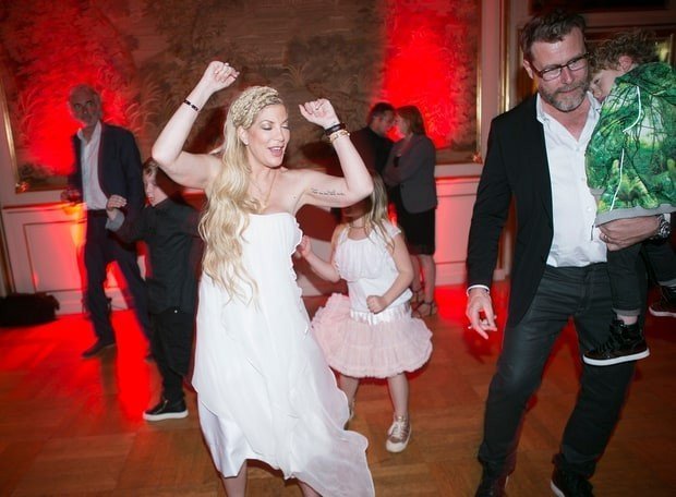 tori-spelling-castle-birthday-2-a9af328a-6216-4921-93c0-8a743a410c04