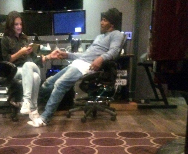 EXCLUSIVE: **PREMIUM RATES APPLY** Katie Holmes and Jamie Foxx holding hands